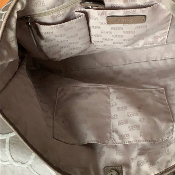 Michael Kors taupe tote hand bag - Picture 3 of 7